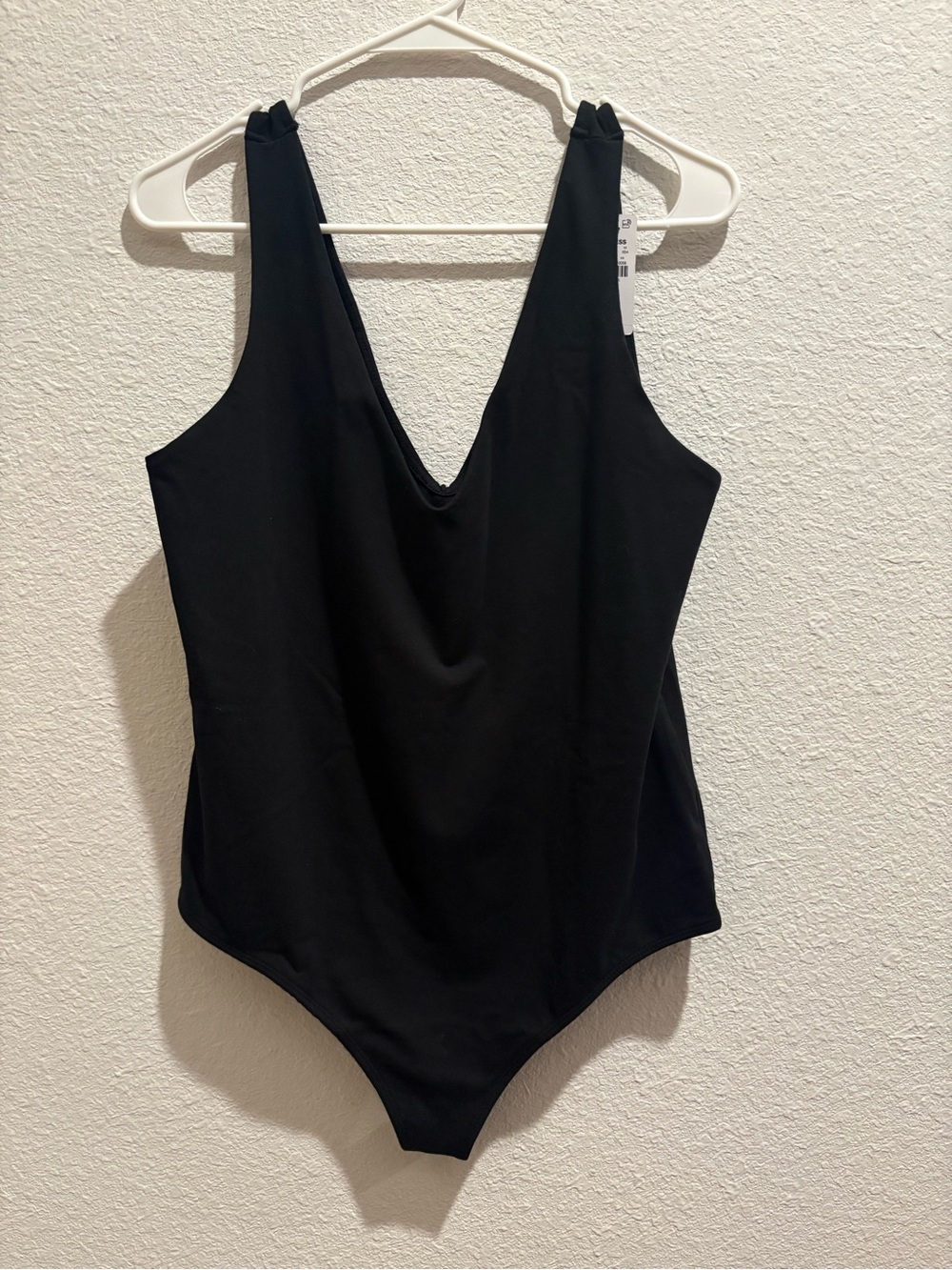 NWT Express Body Contour Double V-Neck Thong Bodysuit Black L